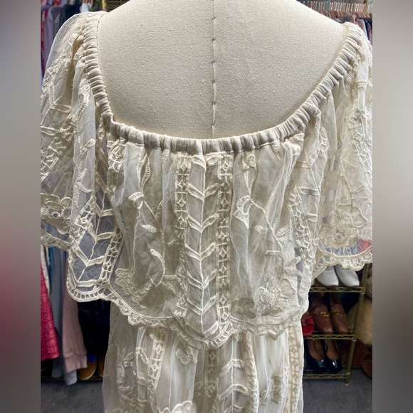 Everyday Chic Boutique FLORAL LACE MAXI, CREAM DRESS. Size Small. - Picture 6 of 14